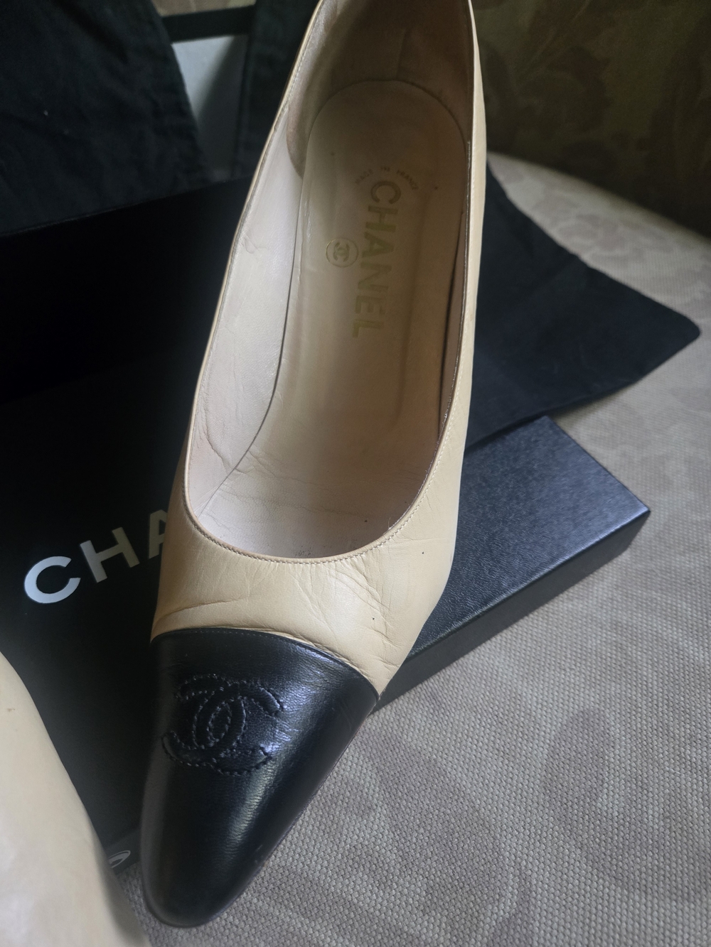 CHANEL Chic Two-Tone Beige and Black Cap-Toe Leather Pumps - Picture 15 of 16